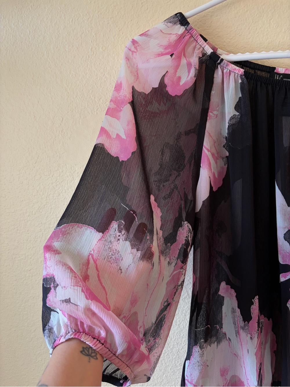 INC International Concepts Pink Black Abstract Floral Semi Sheer Blouse Y2K - Picture 4 of 5